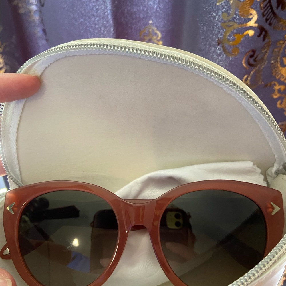 Sunglasses - Picture 4 of 6